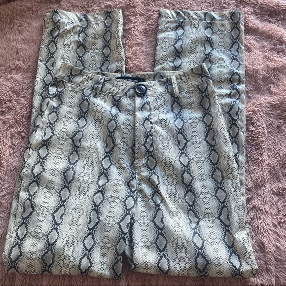 Snake Print Faux Leather Straight Pants - Picture 3 of 5